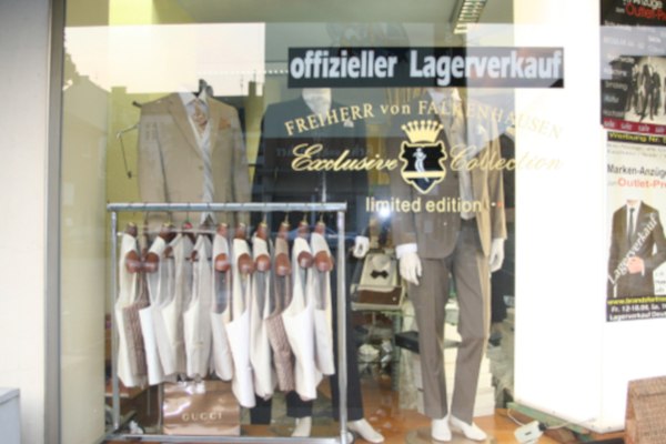 Hochzeitswesten und Hochzeitsanzüge Vintage im Schaufender b7 zum Sale