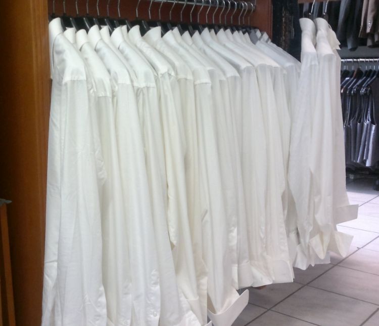 Hochzeitshemden in elfenbein, weiß und ecru