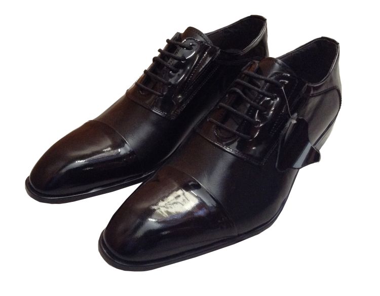 Lederschuhe für den Bräutigam in dunkelbraun