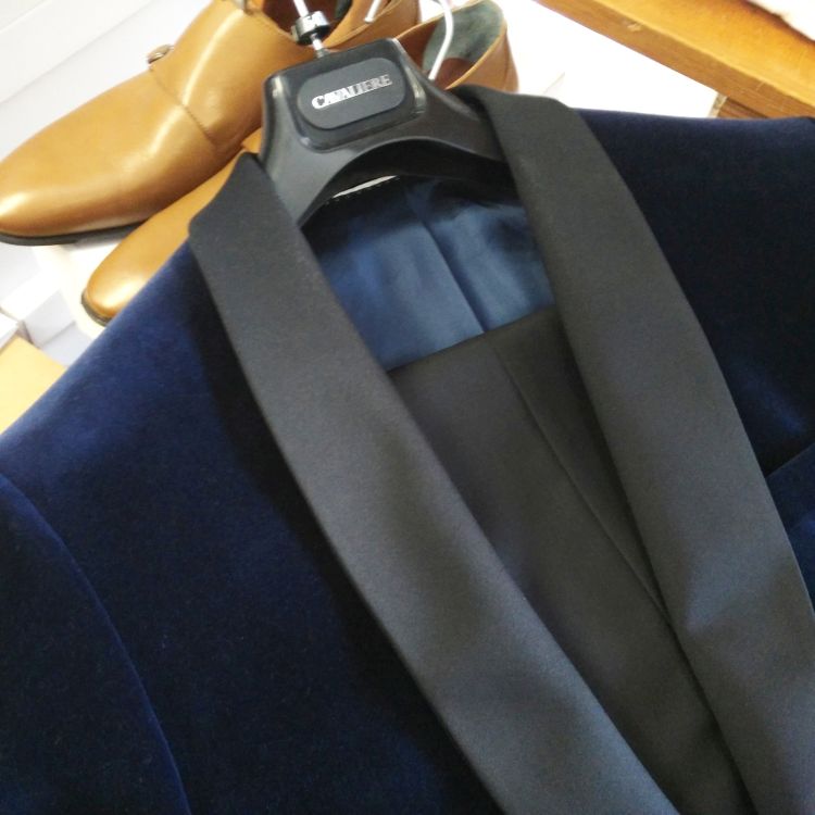 Samt Sakko blau als Smoking Jacket für den Bräutigam
