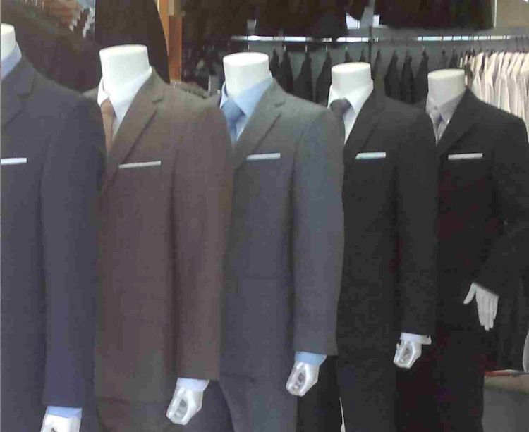 Herrenanzüge und Hochzeitsanzüge auch in Großen Größen in braun, schwarz, blau und grau als NOS