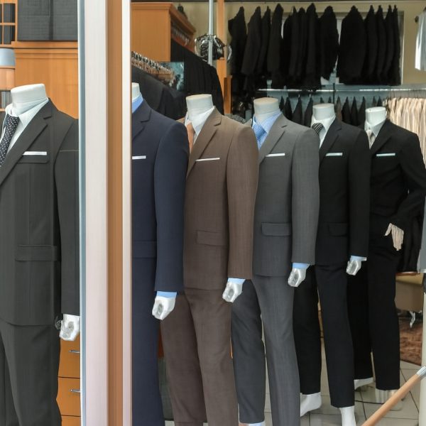 Outlet für Herrenanzüge und Hochzeitsanzüge in fast allen Größen und Farben